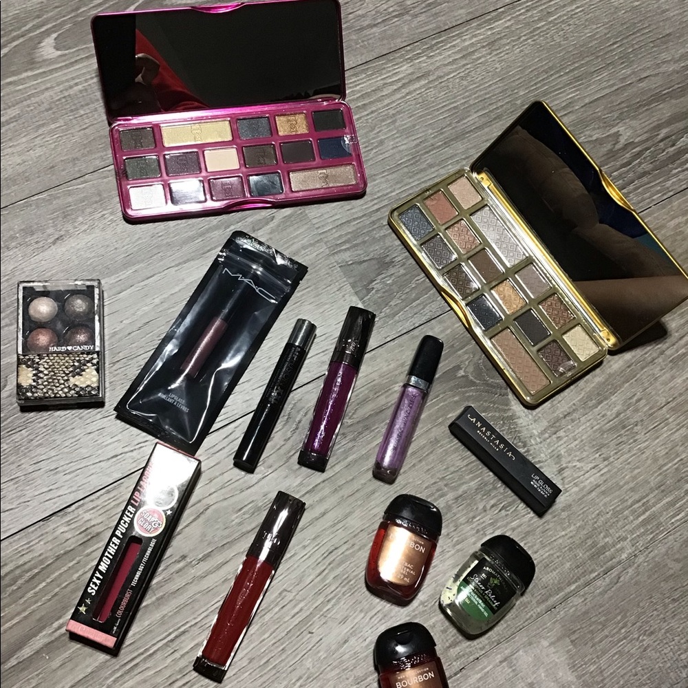 XMAS FREE GIFTS!!! With qualifying purchase!!!